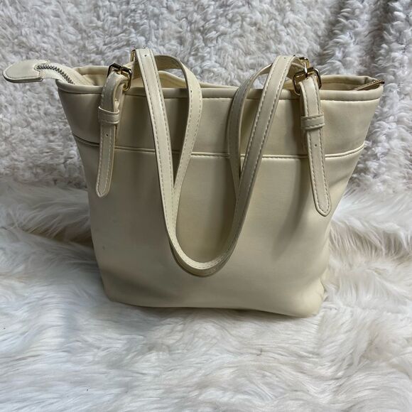 Betsey Johnson Cream Shopper Heart Quilted medium shoulder bag gold tone accent - Picture 5 of 12